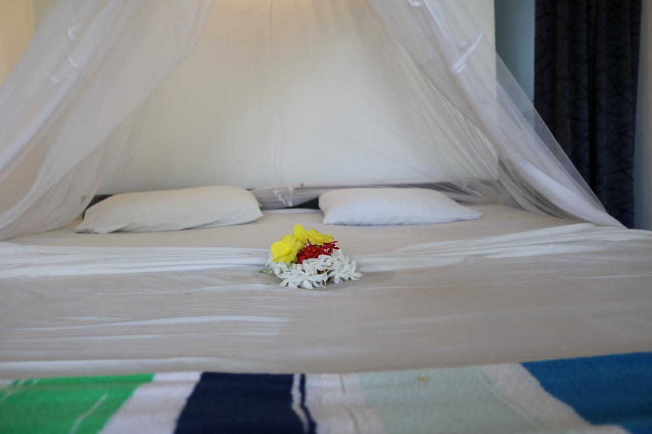 Manel Guest House Полоннарува Экстерьер фото